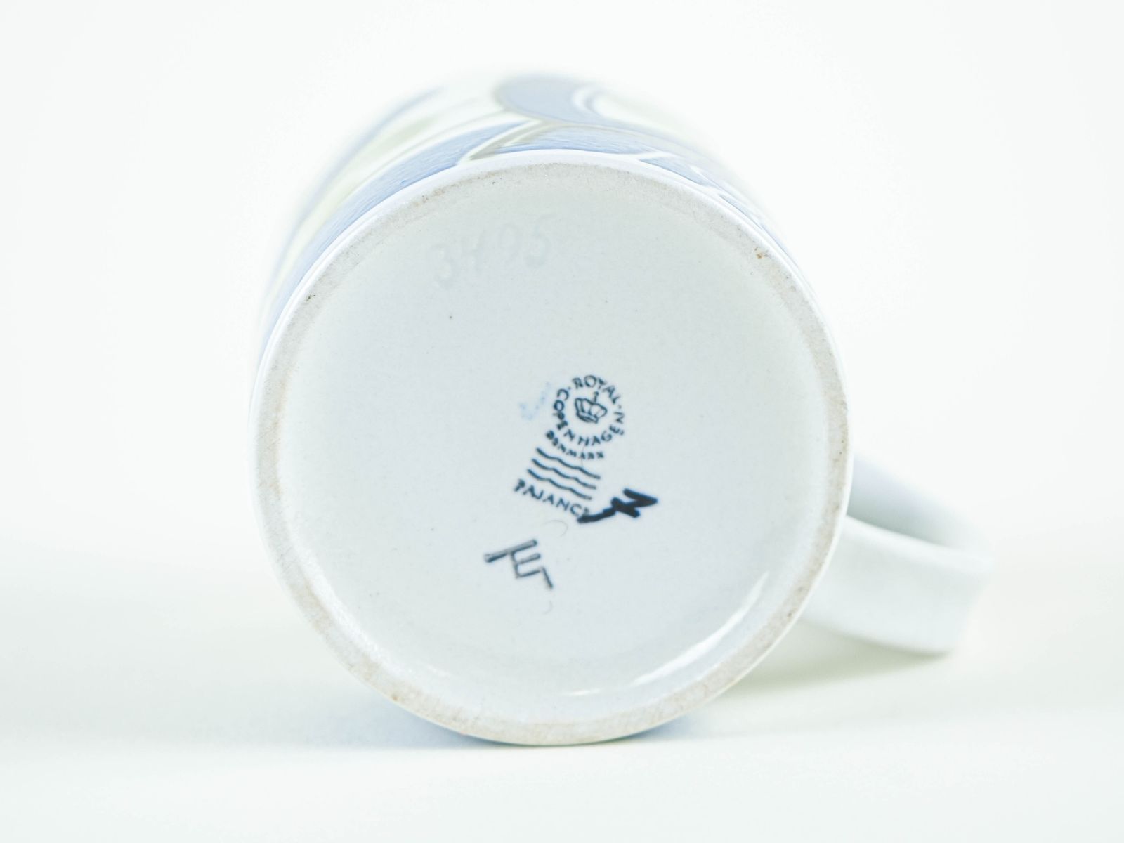 Porcelain Mug, Danish Design, 1981, Designer: Ivan Weiss, Manufacturer: Royal Copenhagen photo Home Decor