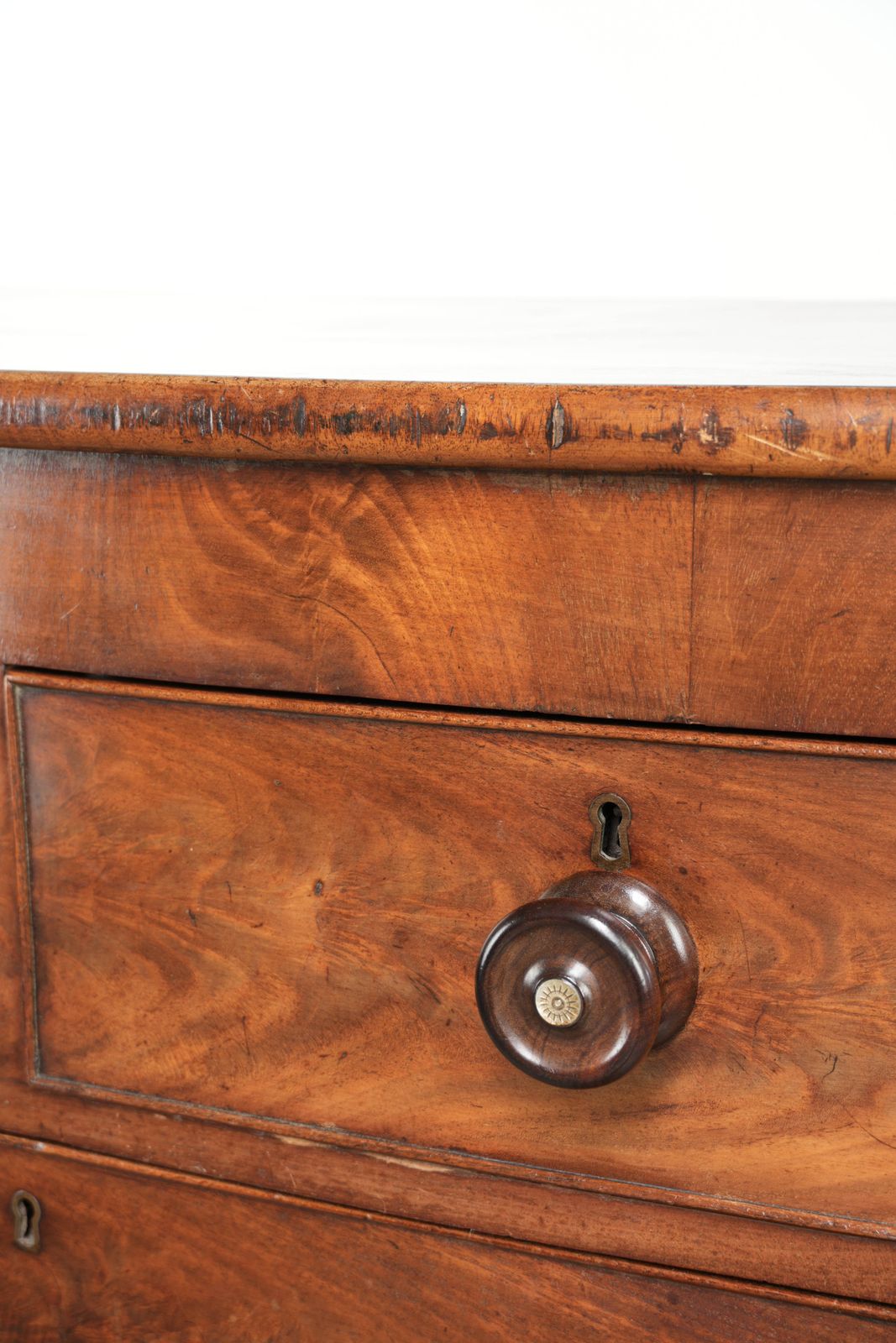 Grote Antieke Engelse Ladekast/Commode Met Boogfront En Sierlijke Details – 19e Eeuw photo vintage