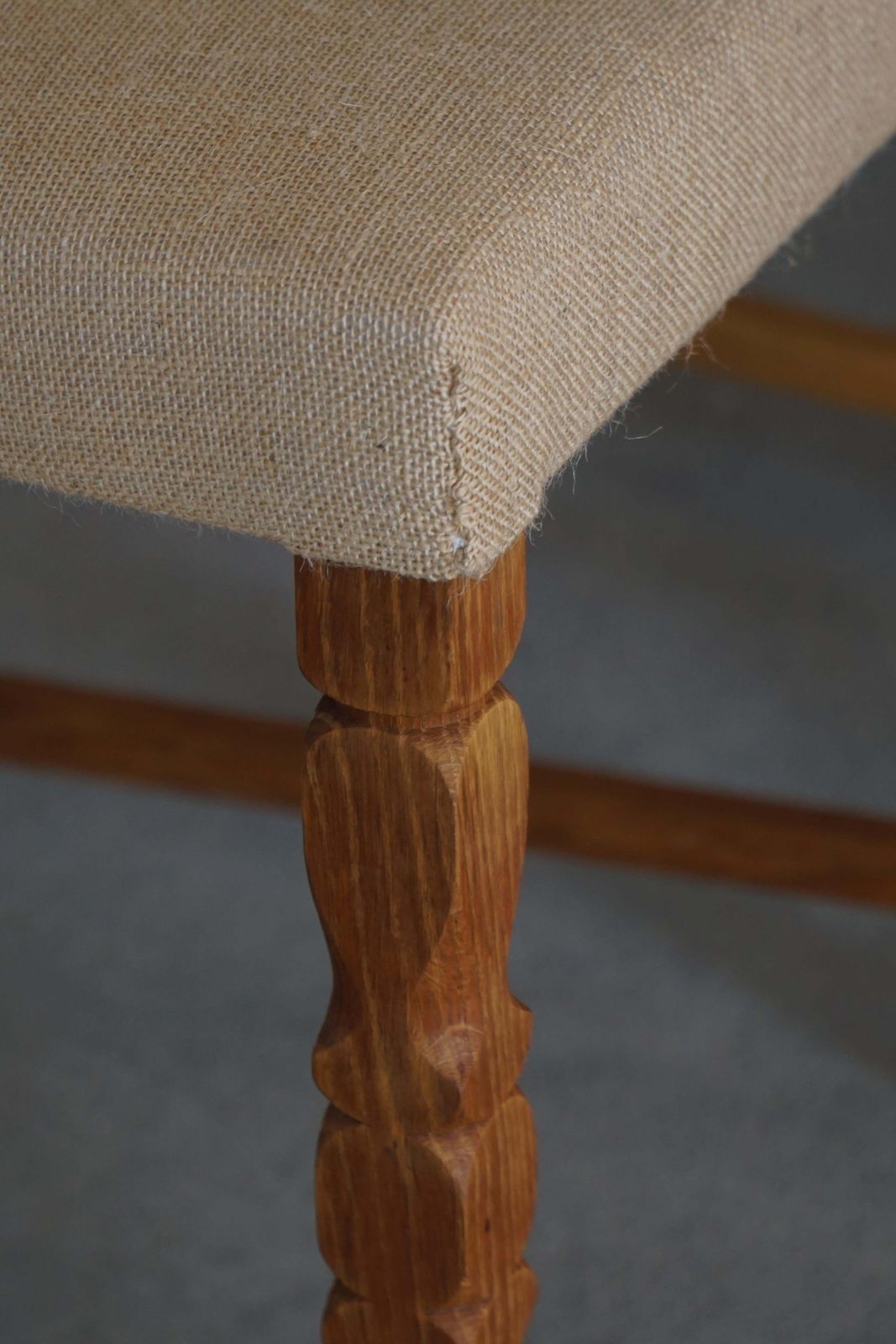 photo vintage Set Of 10 Dining Chairs, Oak & Hessian, Henning Kjærnulf, Danish Modern, 1950s