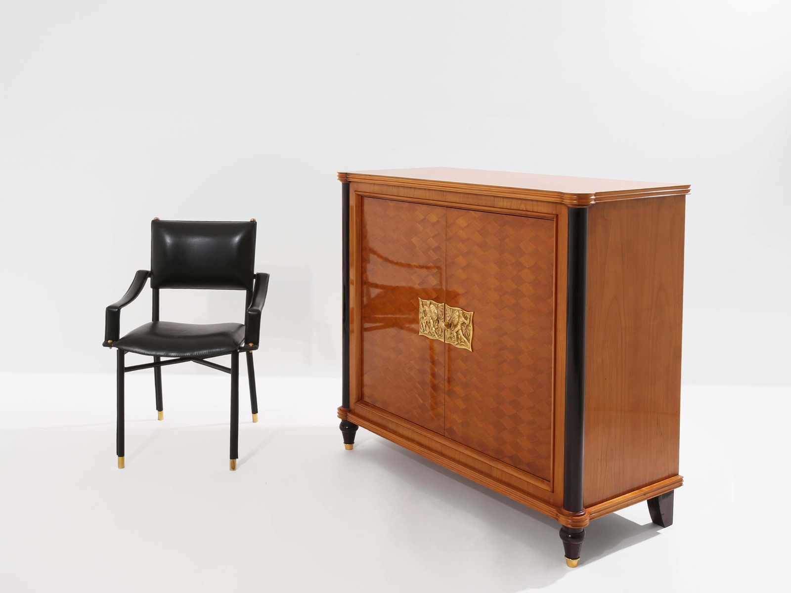 Cabinet deux portes Jules Leleu en marqueterie de bois de cerisier et bronze, 1940 photo for sale