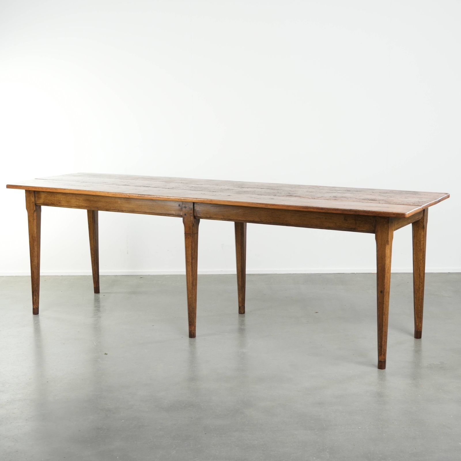 Grote, Relatief Smalle Antieke Franse Boerenkeukentafel Van Grenenhout, Begin 19e Eeuw, Met Mooie Patina.