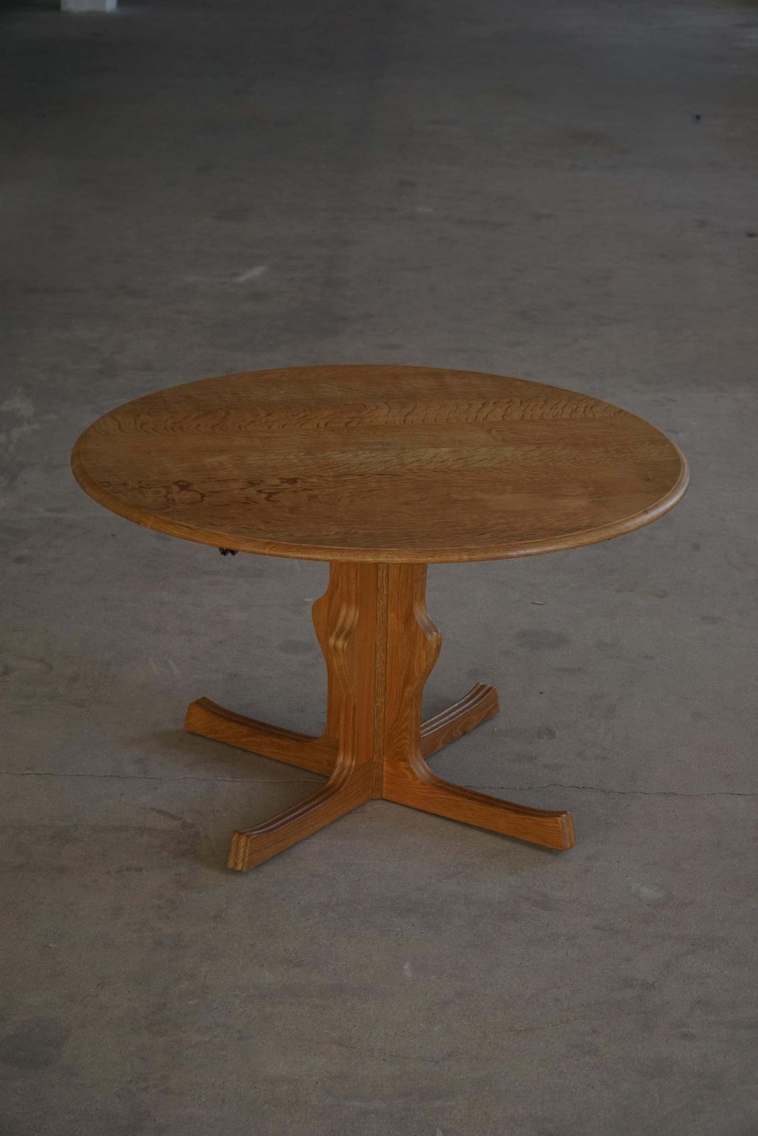 Danish Mid Century Modern Round Dining Table In Oak With Two Extensions, 1960s photo for sale