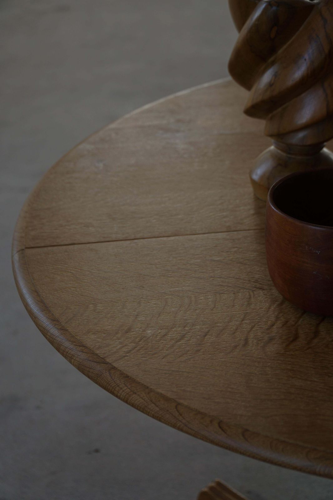 photo vintage Danish Mid Century Modern Round Dining Table In Oak With Two Extensions, 1960s