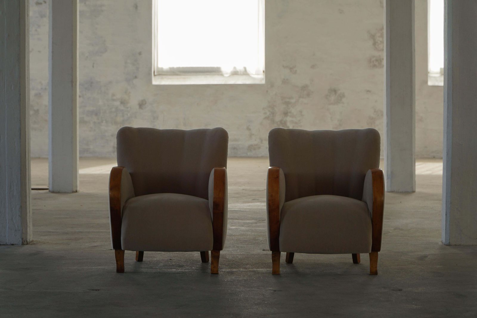 photo vinterior Pair Of Danish Modern Art Deco Lounge Chairs, Reupholstered, Mohair & Elm, 1940s