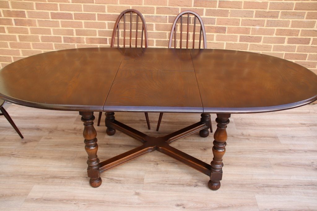 photo furniture Ercol Dining Set