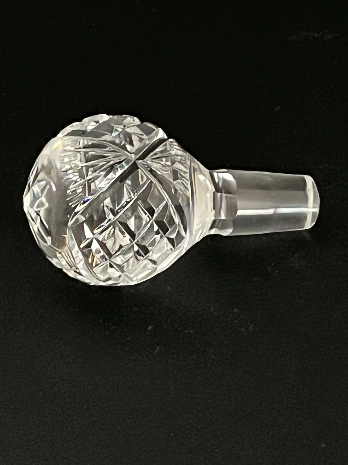 photo for sale Scheepsdecanteerkaraf van geslepen kristal met zilveren halsring, inhoud één liter, ca. 1976