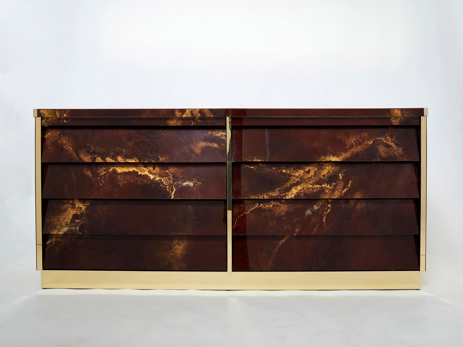 Buffet commode Maison Jansen en laque dorée et laiton, années 1970 photo furniture