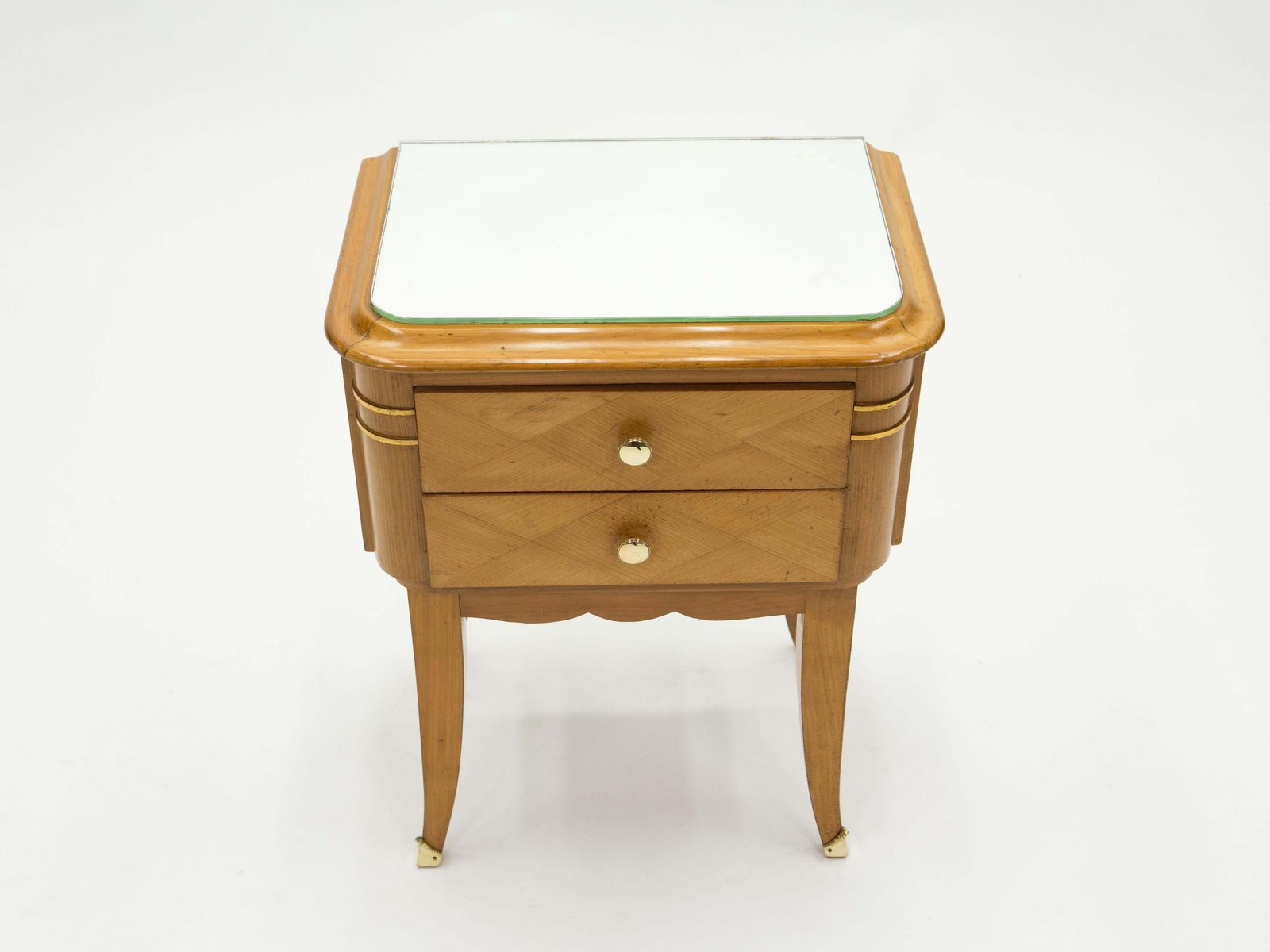 photo for sale Tables de chevet françaises en sycomore et laiton, 2 tiroirs, par Jean Pascaud, années 1940