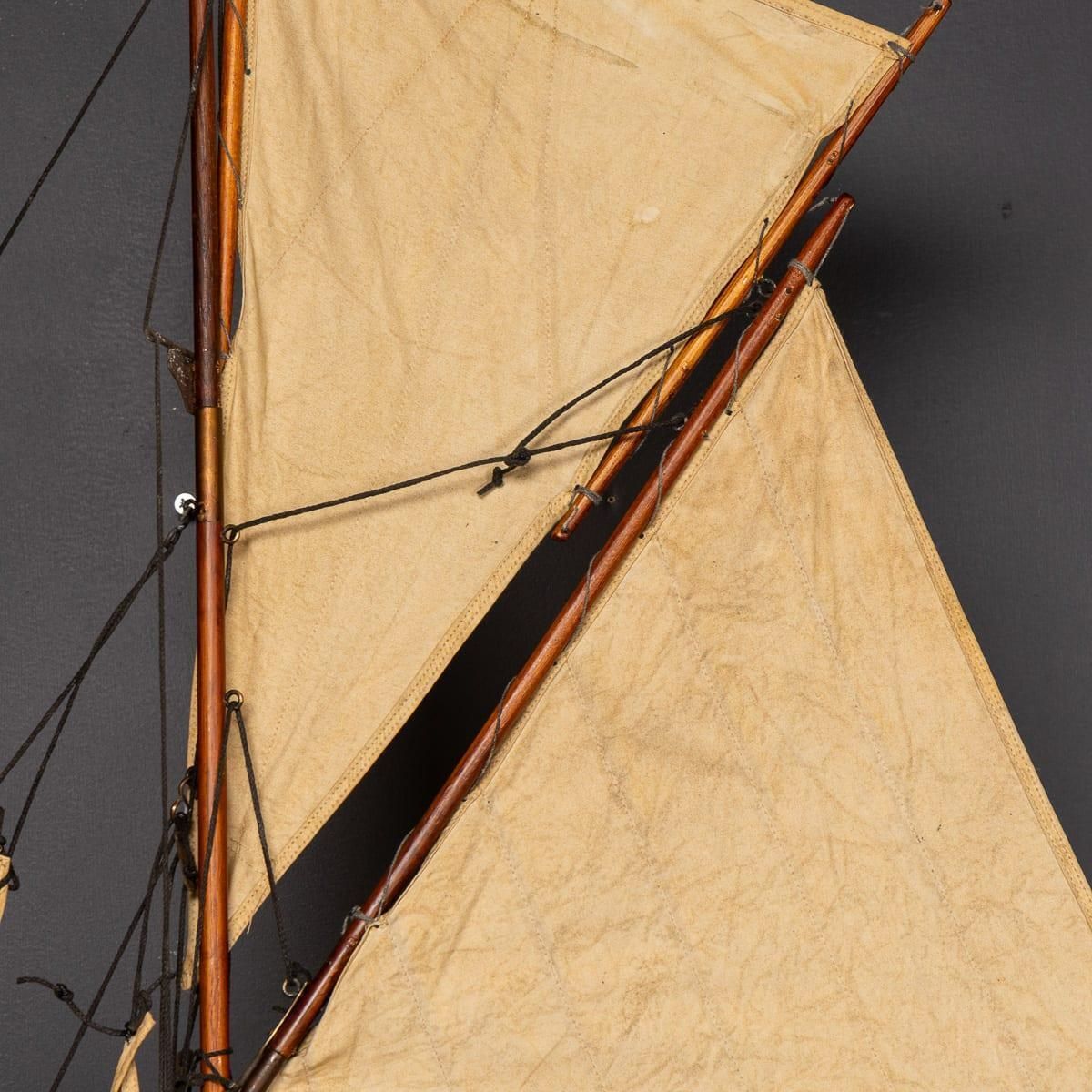 English Gaff Rigged Pond Yacht, Mahogany & Oak, Brass Fittings, 1930 photo 1625.0