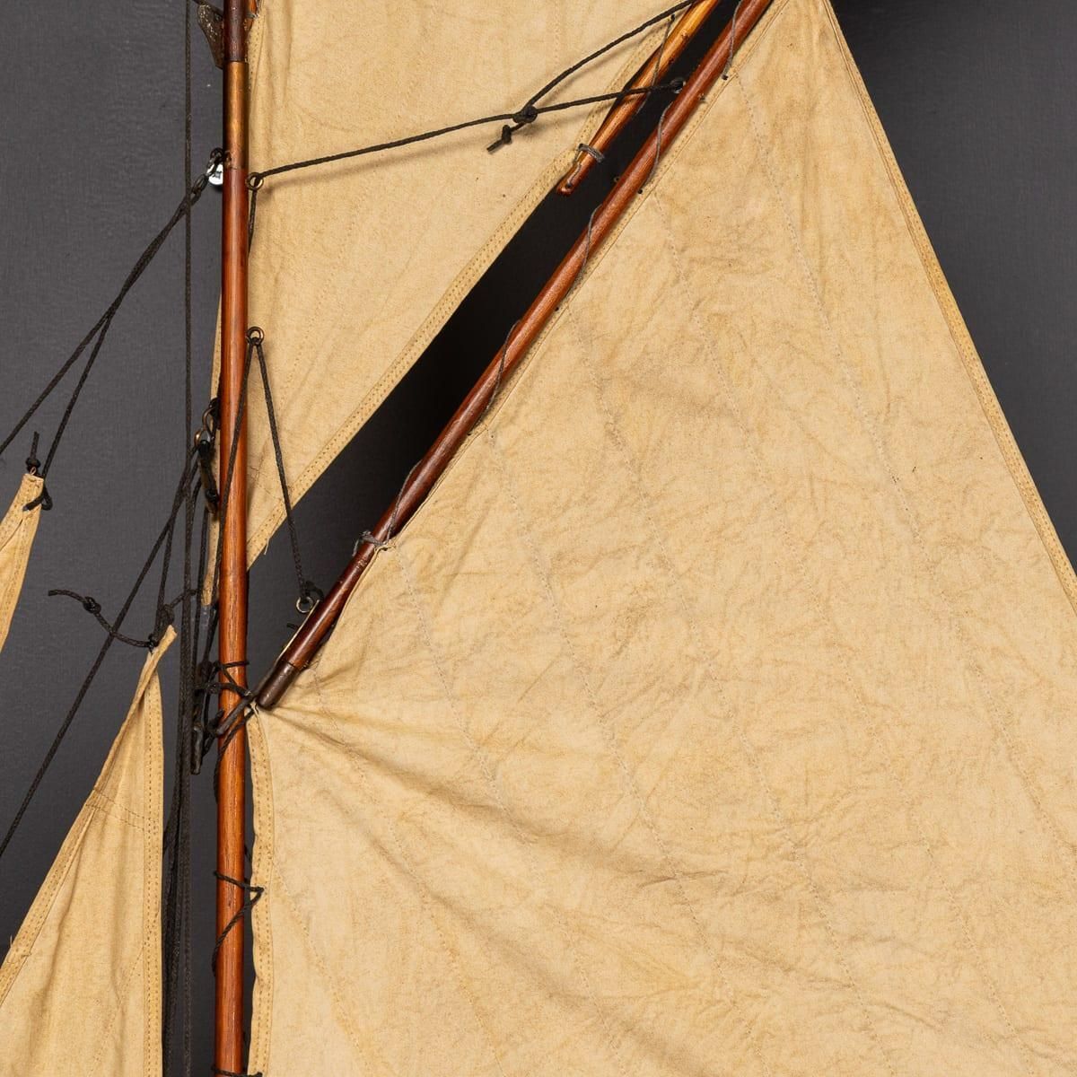 English Gaff Rigged Pond Yacht, Mahogany & Oak, Brass Fittings, 1930 photo vinterior