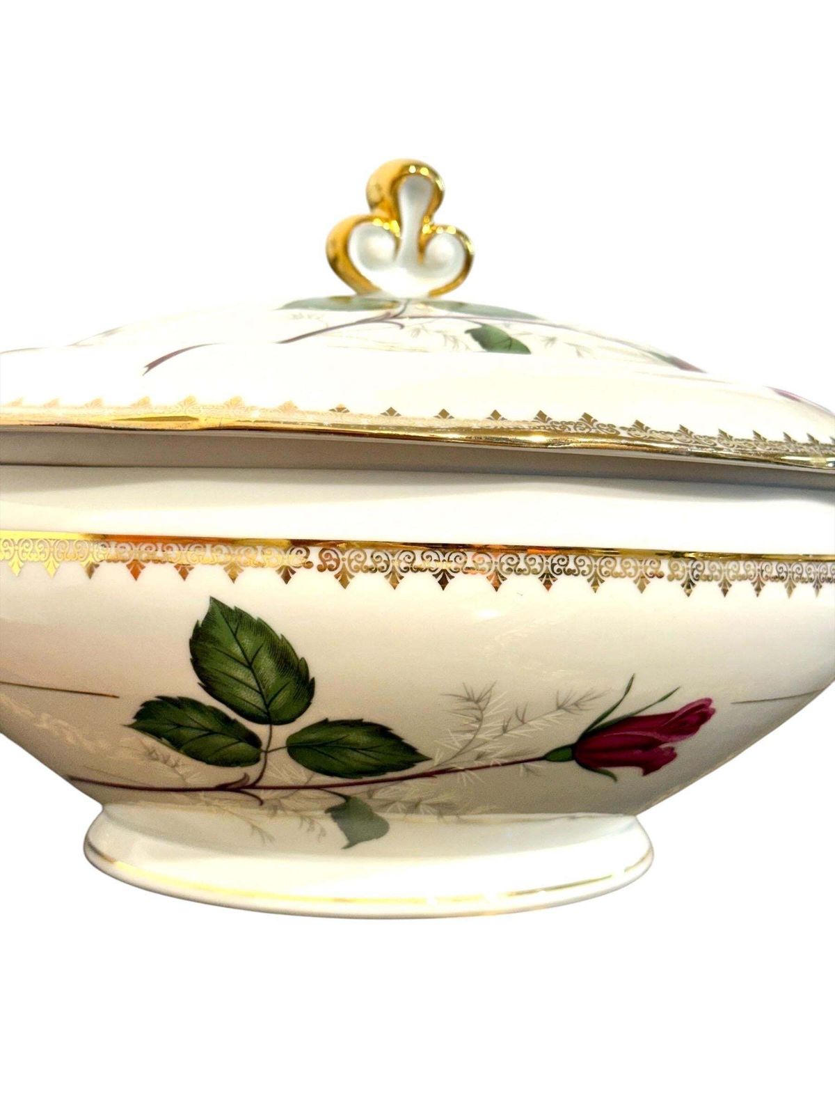 1381.0 French Porcelain Dinner Service With Rose Motif, 45 Pieces photo