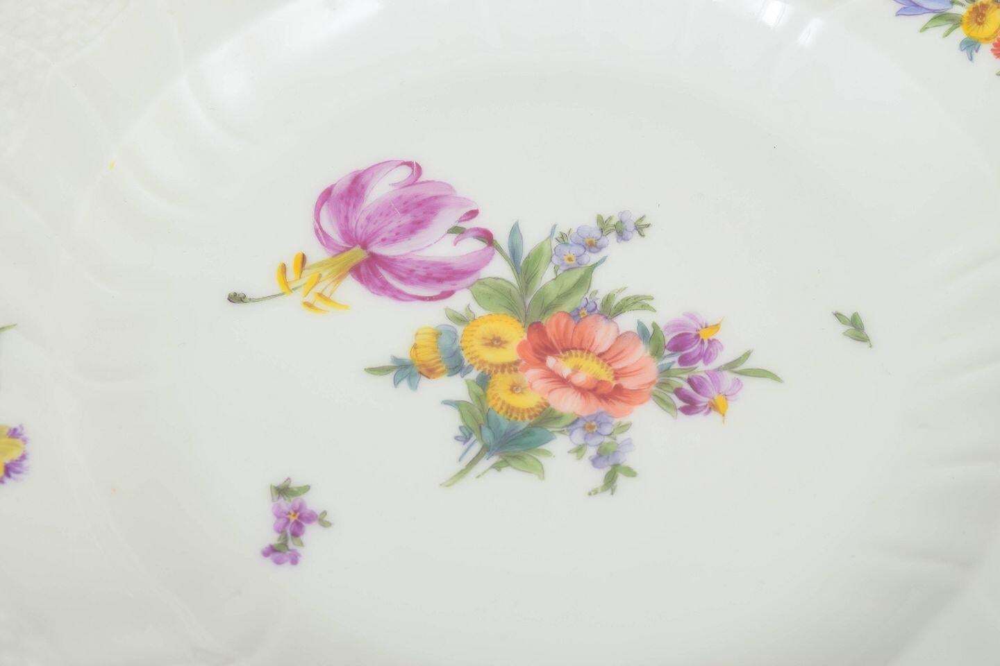 Royal Copenhagen Saxon Flower. Service de quatre assiettes plates en porcelaine. Années 1960 photo for sale