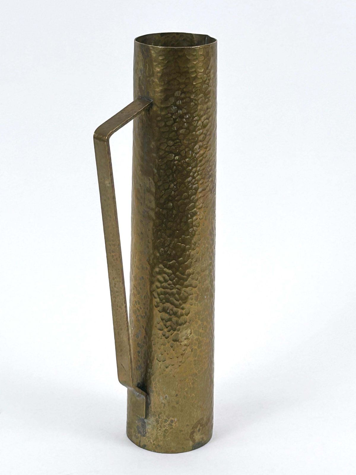 photo vinterior Rare Mid Century Hammered Brass Tall Grip Vase Or Watering Can Germany 1960s