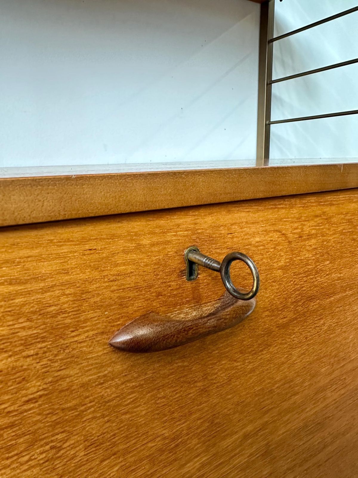 photo vintage Vintage 1960s Ladderax Teak Shelving Bookcase Desk Unit. Danish Retro G Plan Mid Century