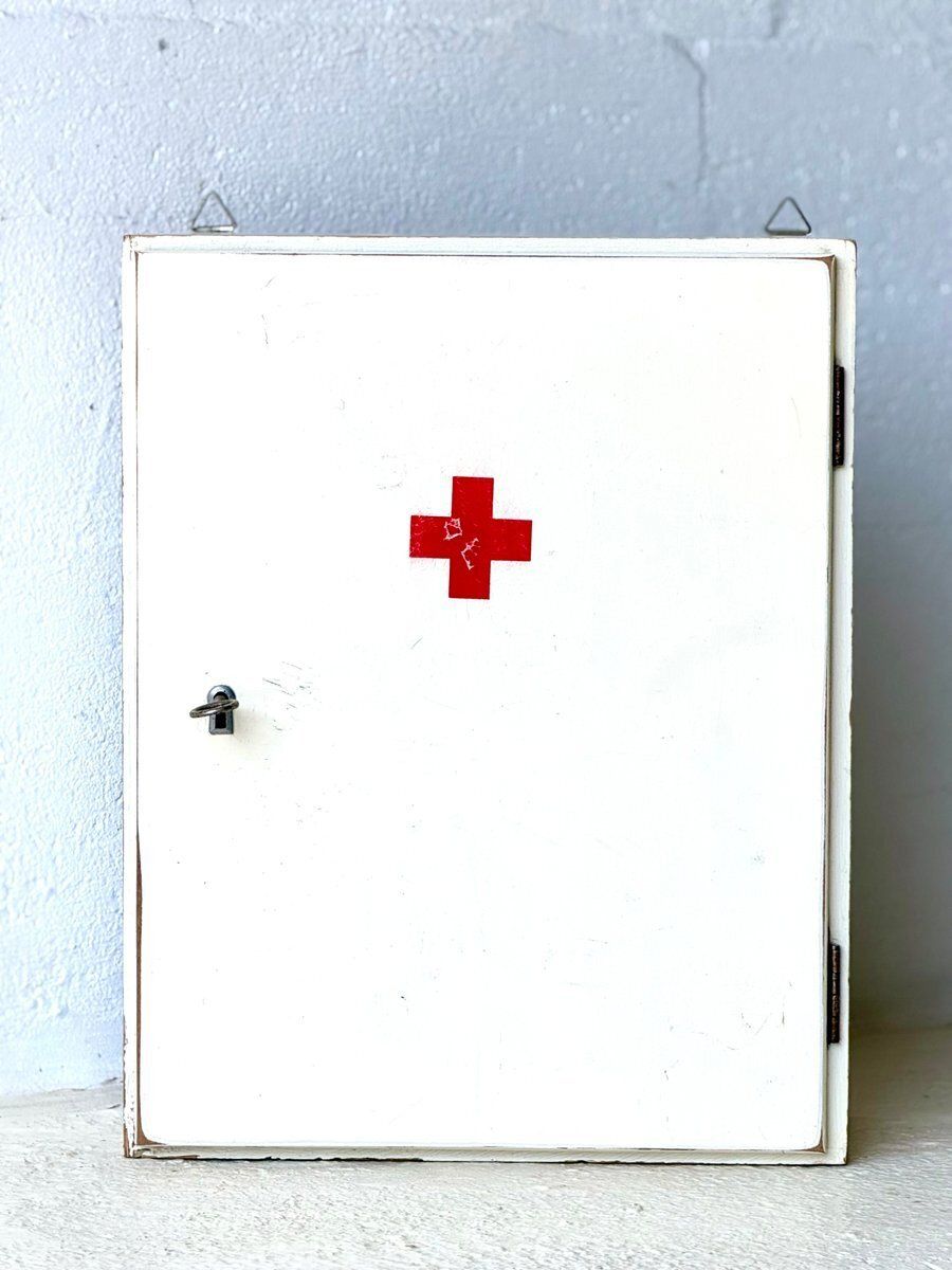 Houten wandgemonteerd medicijnkastje met lade, mid-century, jaren 1960 photo vintage
