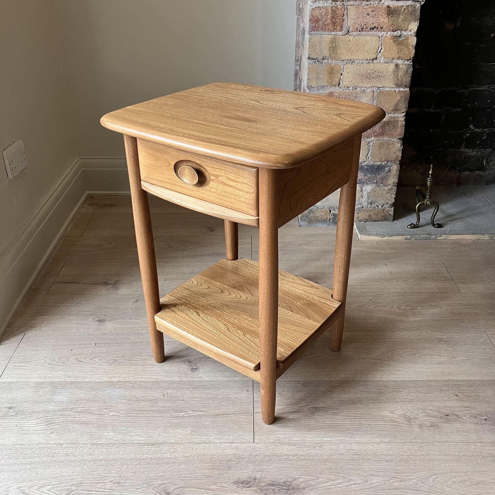 Ercol Windsor Lamp Table Model 3866 photo furniture