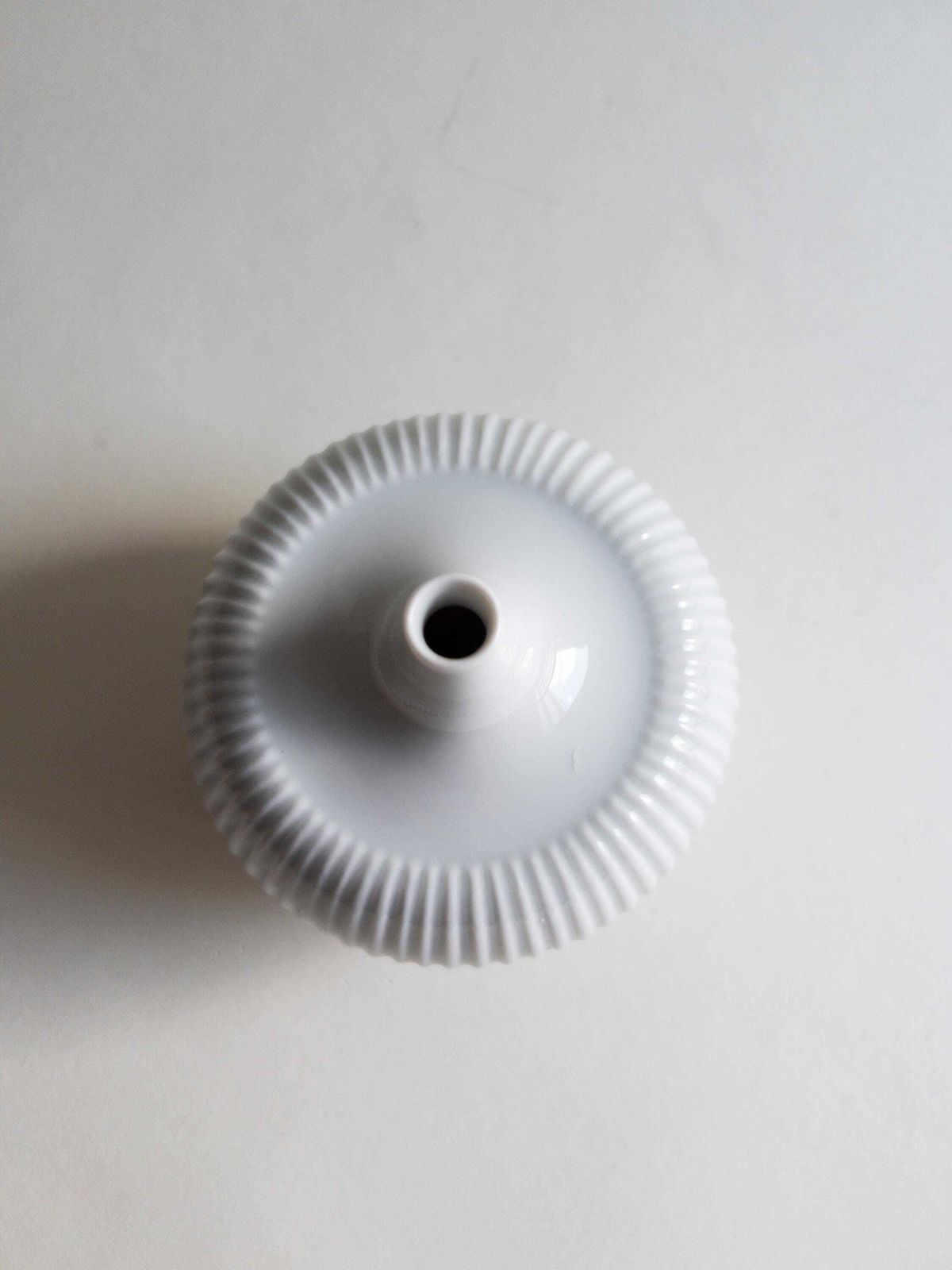 Vase soliflore Suisse Langenthal en porcelaine, vase côtelé forme citrouille mid-century photo vintage