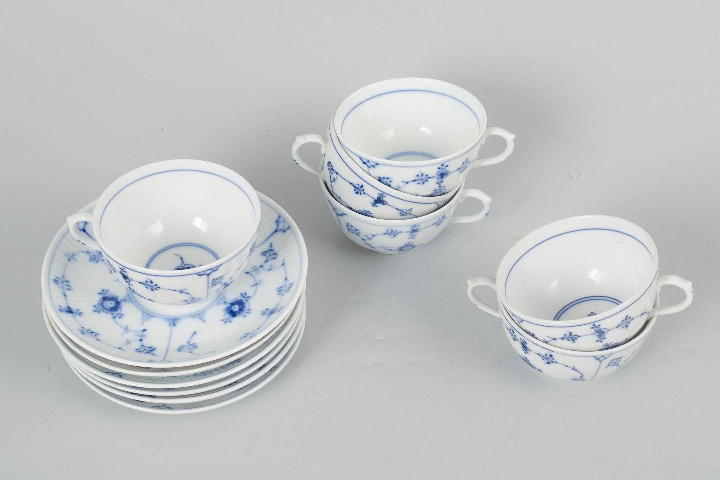Royal Copenhagen Blue Fluted Plain. Service de six tasses à café et soucoupes en porcelaine photo furniture