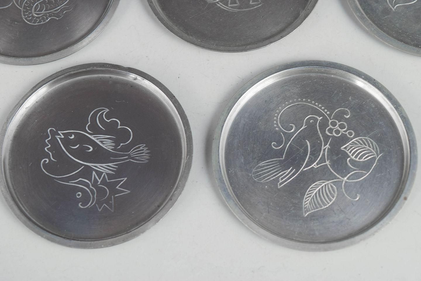 Just Andersen, Danemark. Huit dessous de verre en étain, motifs animaliers. Années 1930 photo Décoration