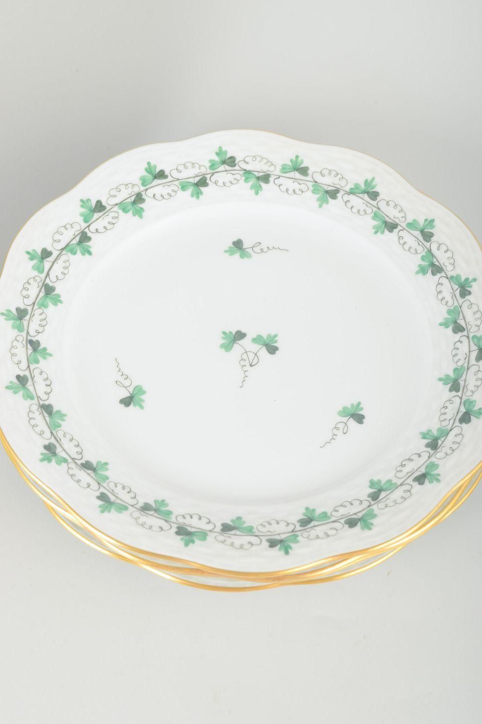 Herend, Hongarije. Zes Porseleinen Borden Met Groene Bladerdecoratie. Midden 20e Eeuw. photo furniture