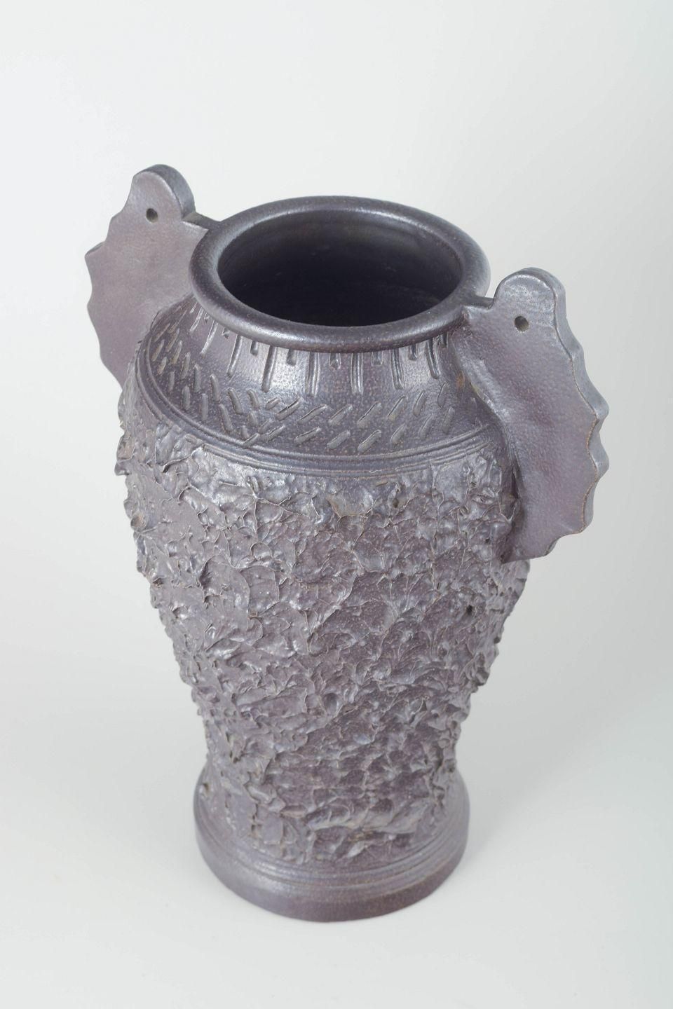Vase en céramique Höganäs, surface texturée et anses sculptées, début du XXe siècle photo furniture