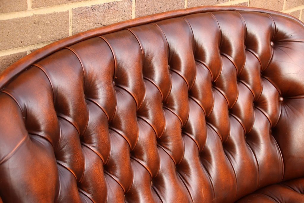 Wade Vintage Chesterfield Sofa photo 880.0