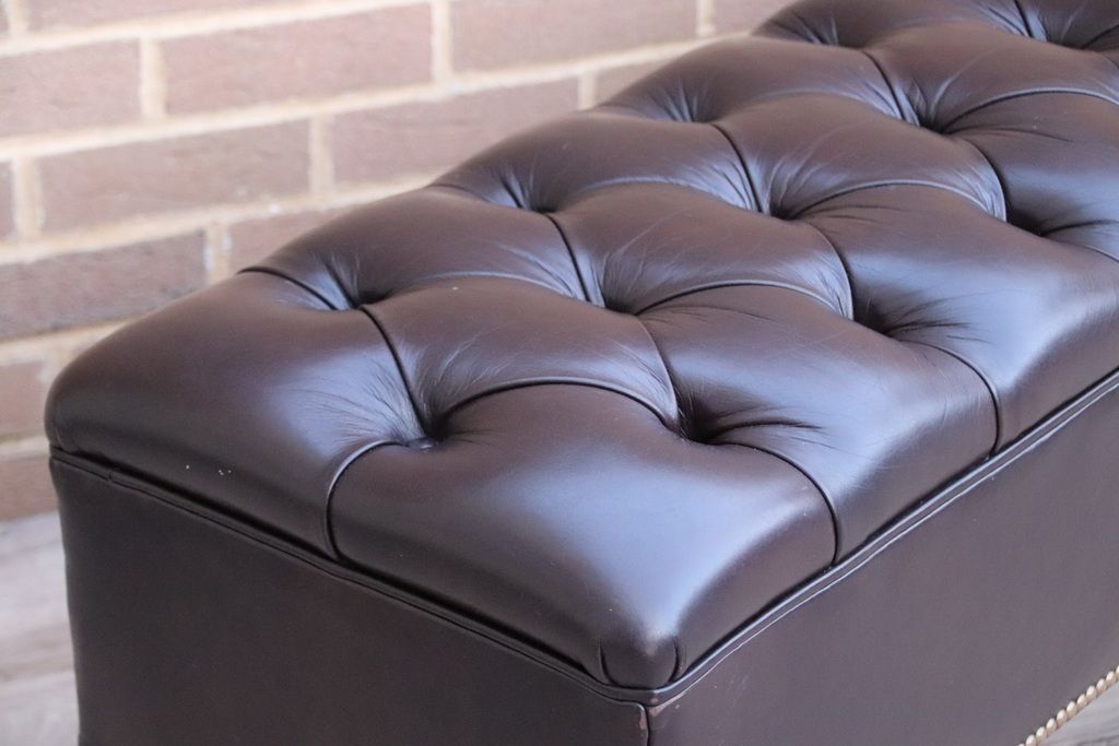 Chesterfield Ottoman photo vinterior