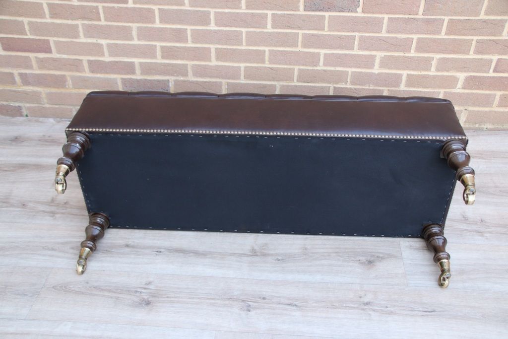 photo furniture Chesterfield Ottoman