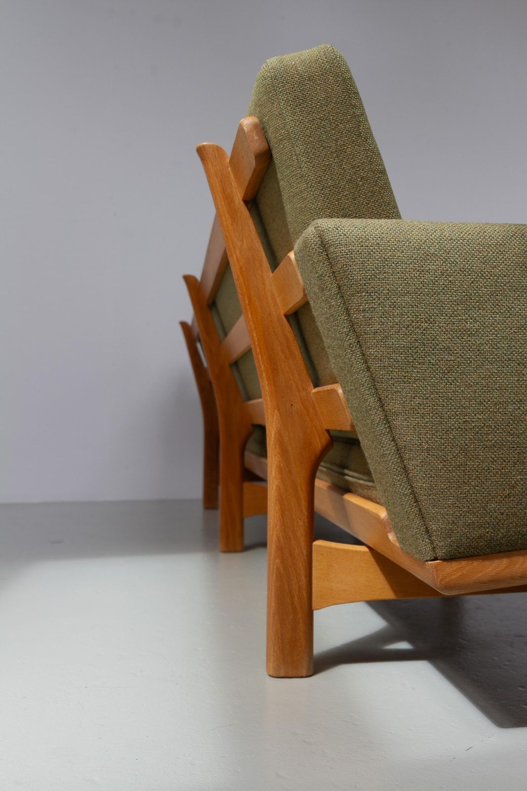 photo buy Danish Modern Oak Sofa Ge 236/4 By Hans J. Wegner For Getama, 1960s.