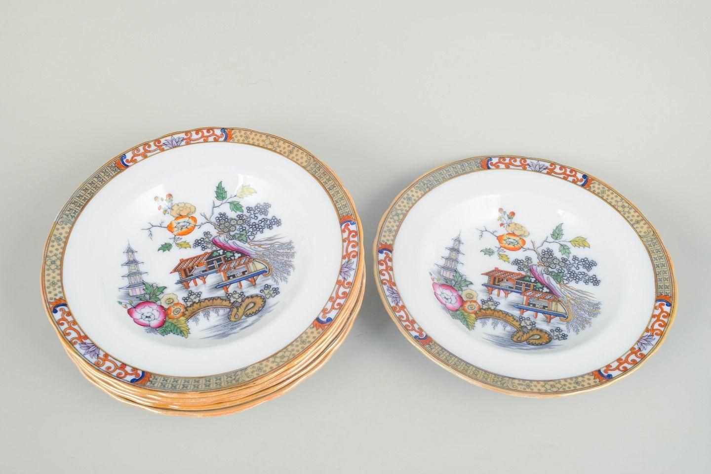 Six assiettes creuses en faïence de style japonais, Rörstrand, Suède, début du XXe siècle. photo furniture