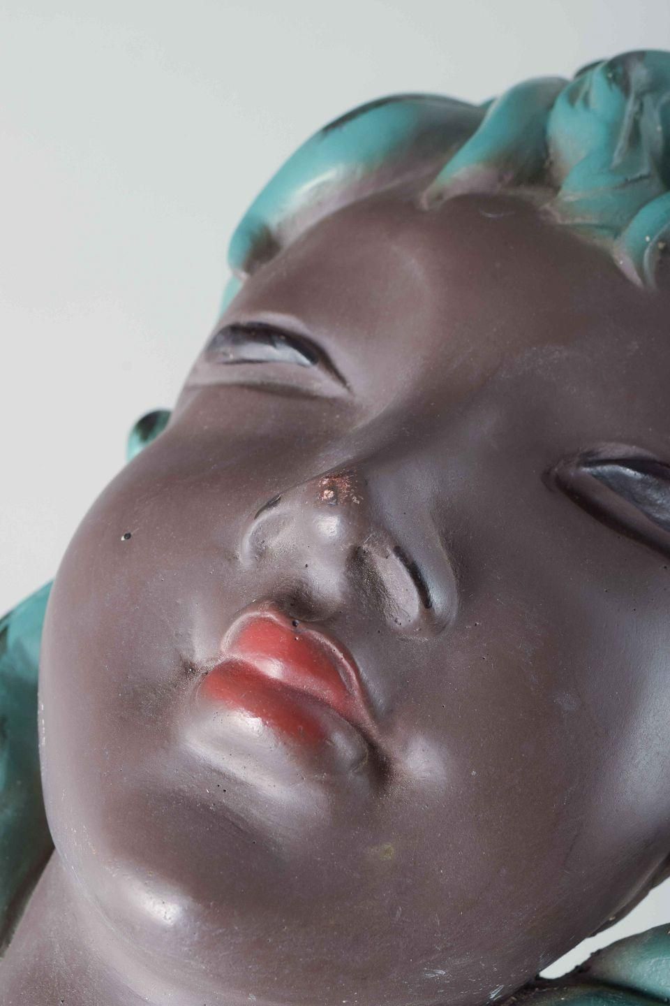 Buste en céramique Gino Manca, femme aux cheveux turquoise, milieu du XXe siècle. photo for sale