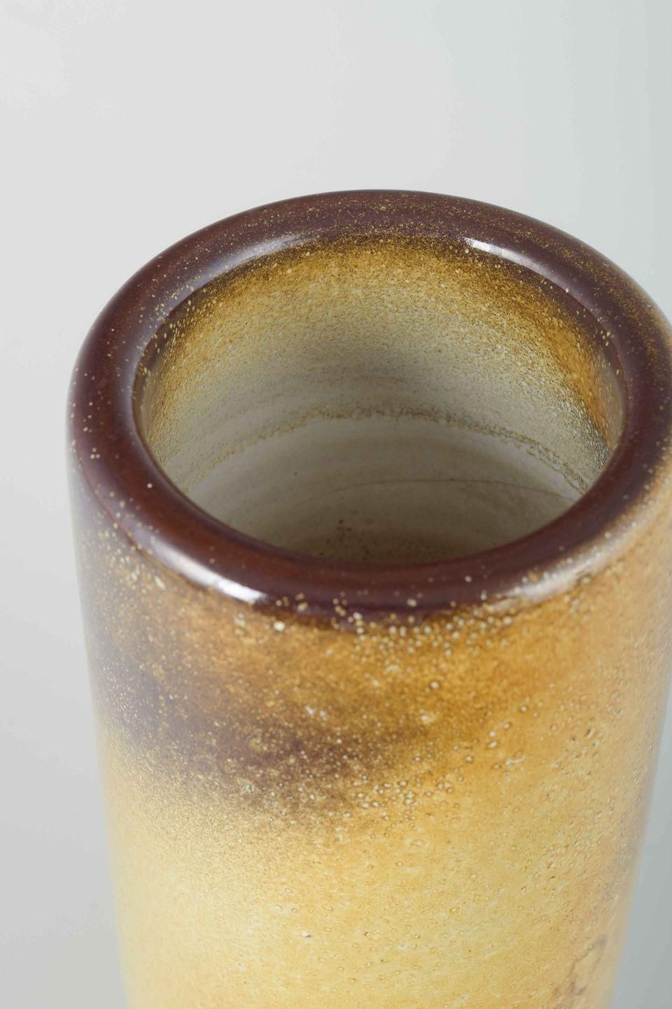Mari Simmulson, Upsala Ekeby. Stoneware vaas met vloeiende geel-bruine glazuur photo for sale