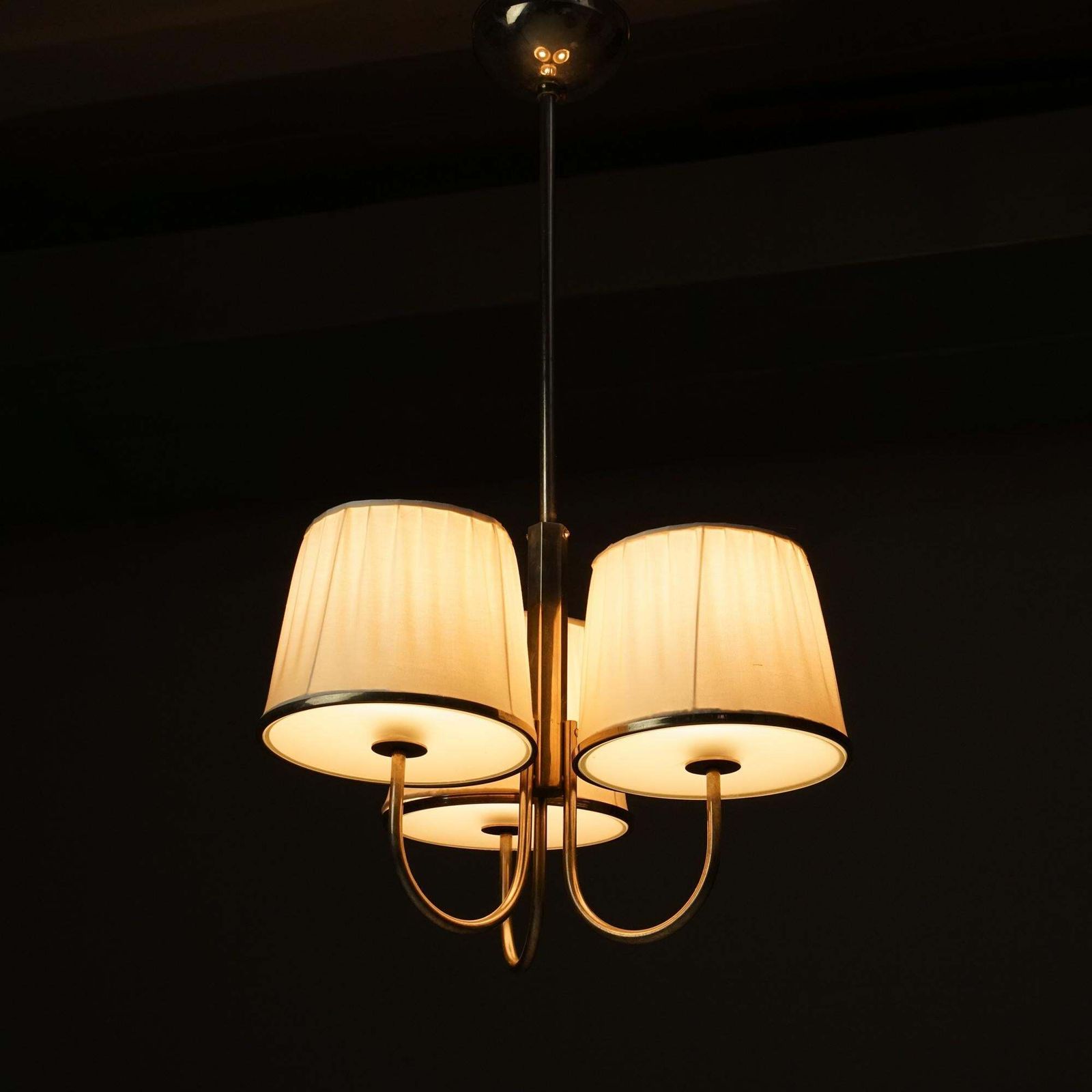 Pendant Model 1348, Paavo Tynell, Taito Oy, 1930s photo vinterior