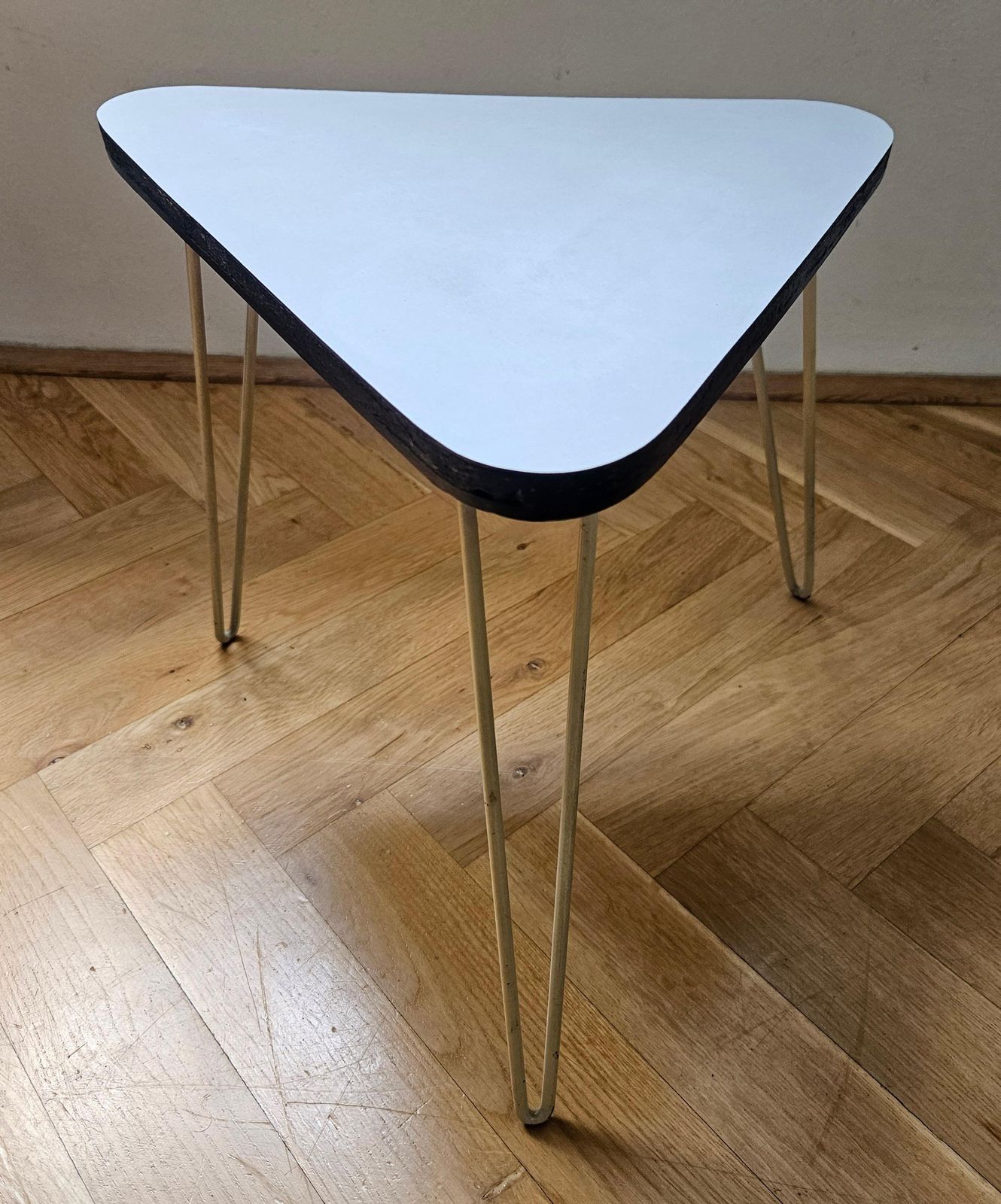 Mid-Century driepoot bloemen- of bijzettafel, Uluv, jaren 1970 photo vinterior
