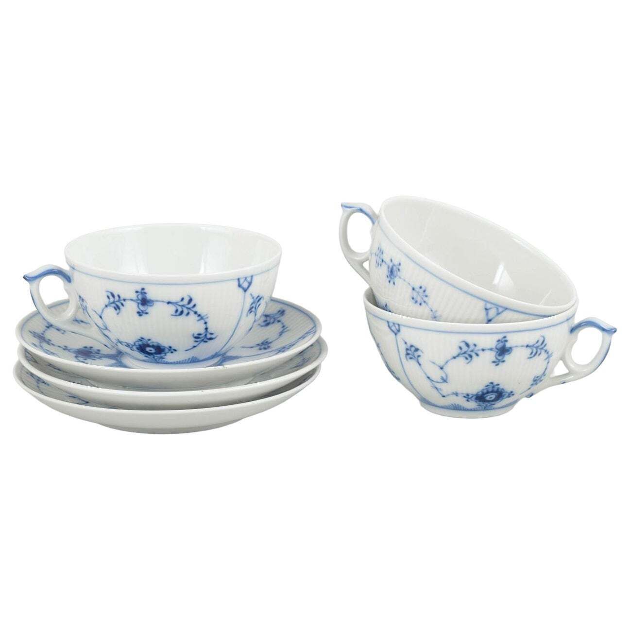 Royal Copenhagen, Blue Fluted Plain. Set van drie theekopjes met schoteltjes