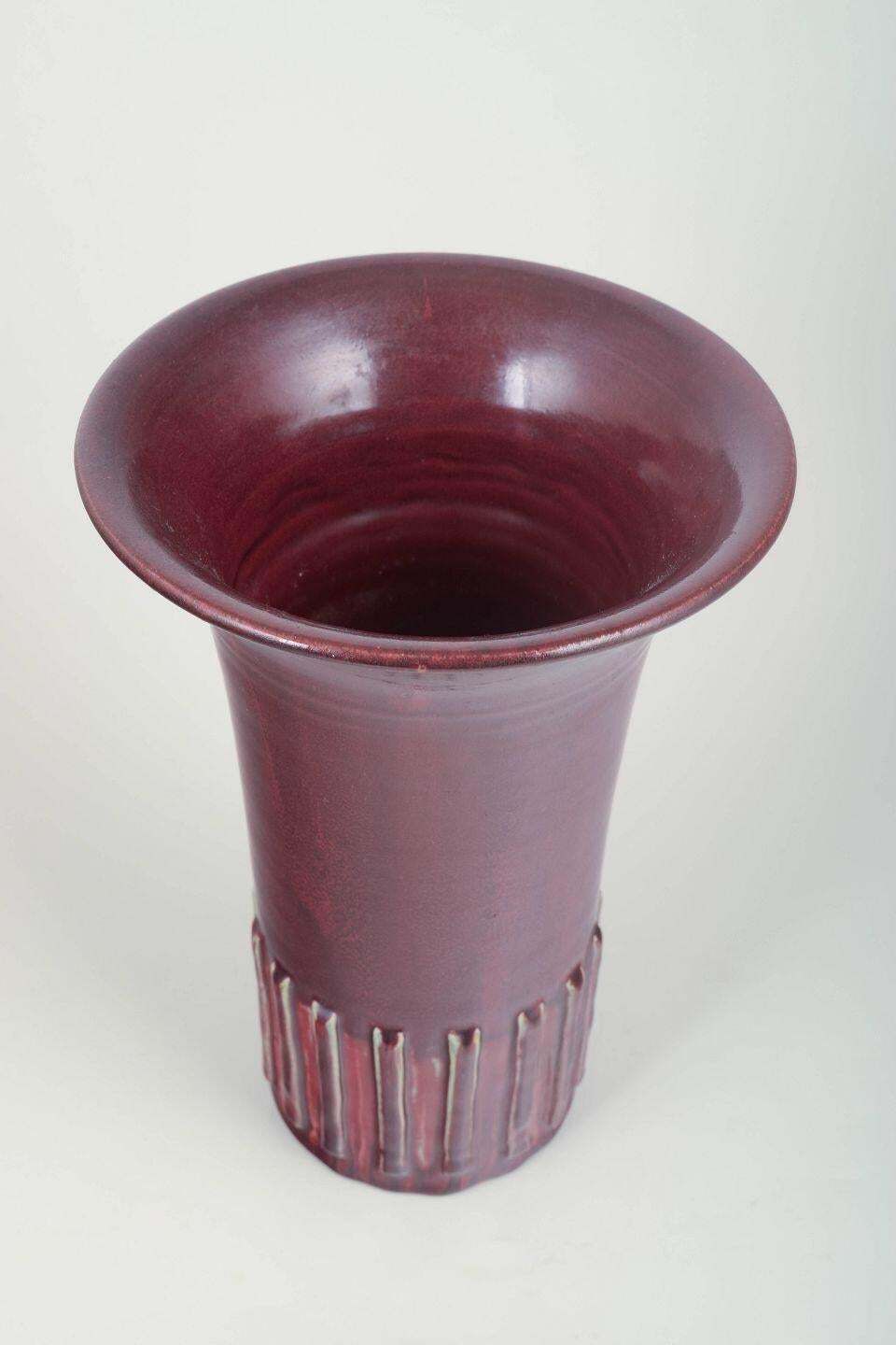 Thorkild Olsen, Royal Copenhagen Zeer Grote Steengoed Vaas Met Oxblood Glazuur. photo furniture