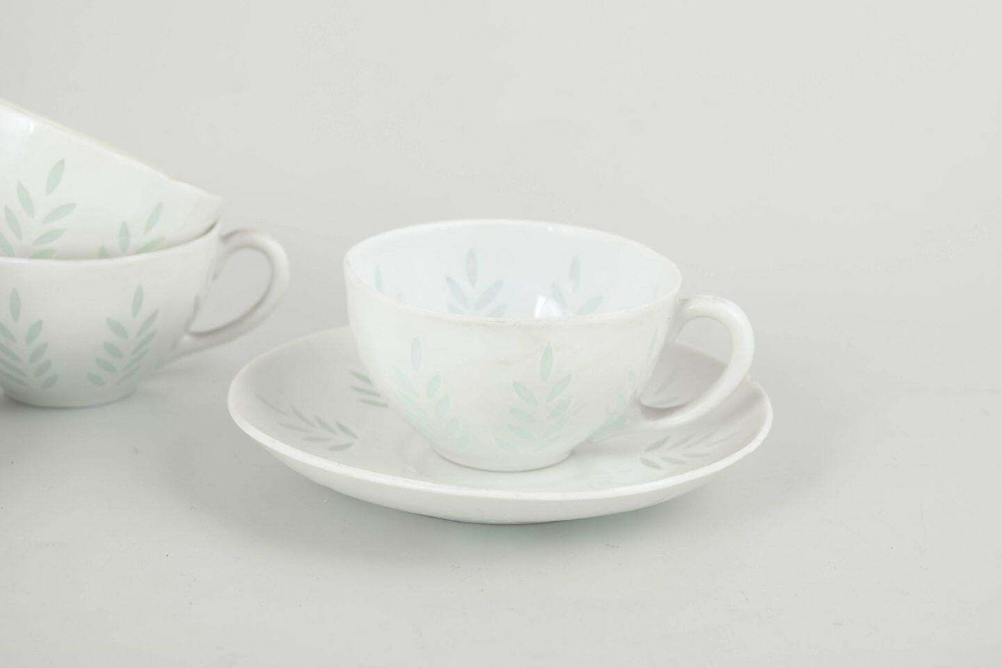 Friedl Holzer Kjellberg voor Arabia. Set van 4 demi-tasse kopjes met schoteltjes, jaren 1970 photo for sale