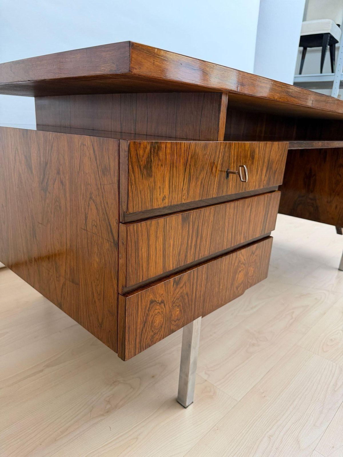 photo vinterior Mid Century Desk, Rosewood Veneer, Germany, Circa 1960