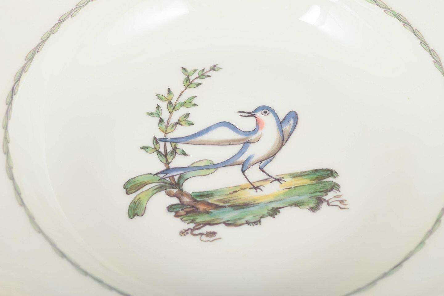 Royal Copenhagen. Vier grote diepe porseleinen borden met vogelmotief. Begin 20e eeuw photo for sale