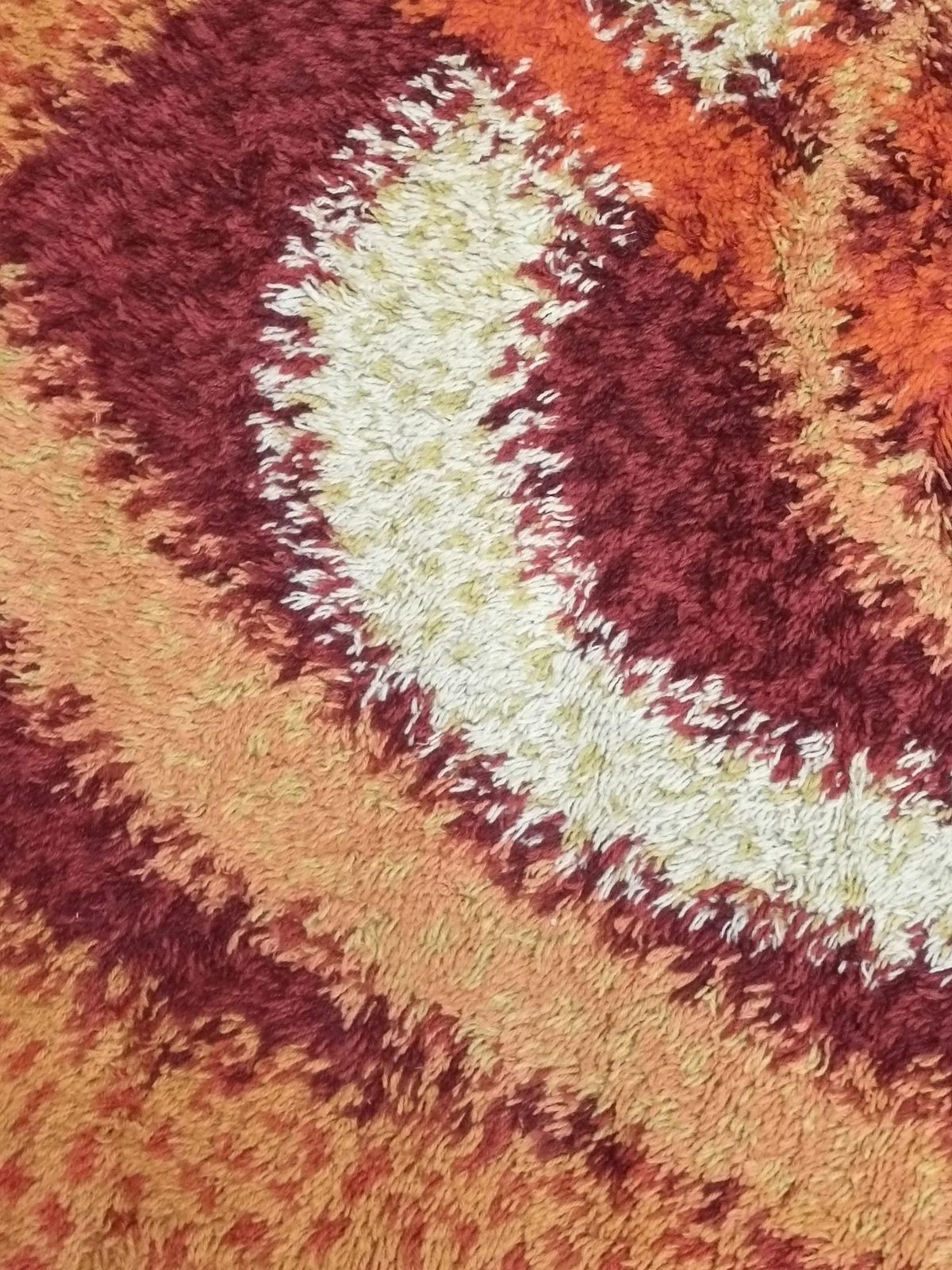 photo furniture Samit Borgosesia Pure Wool Rug With Geometric Patterns, Mod. Iris, 1970