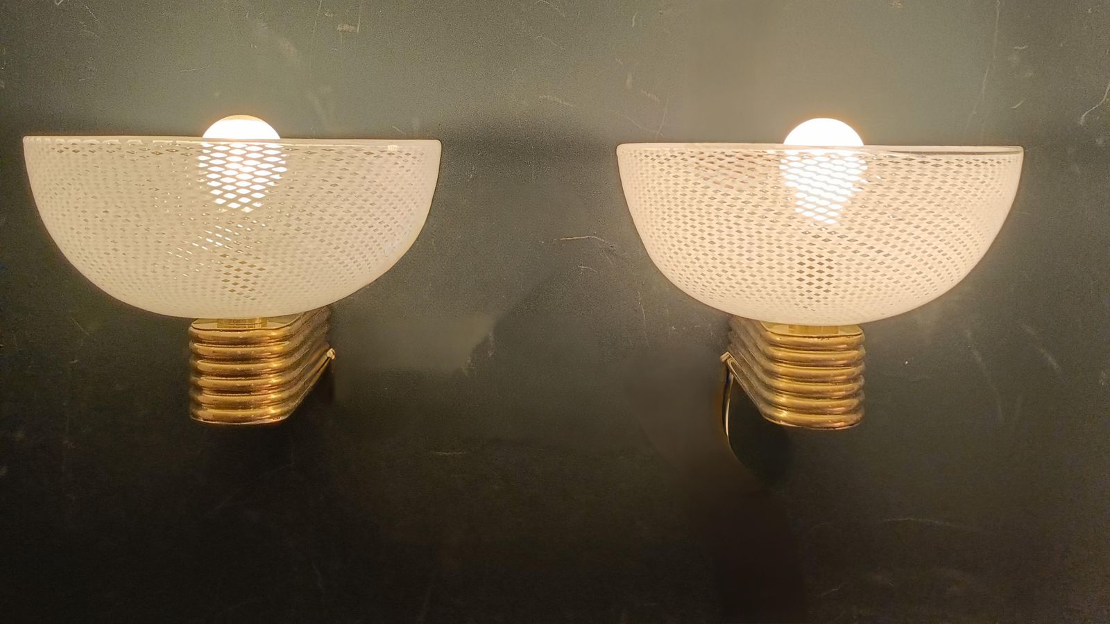 Paolo Venini Pair Of Murano Glass Wall Lamps "Reticello, 1930s photo vinterior