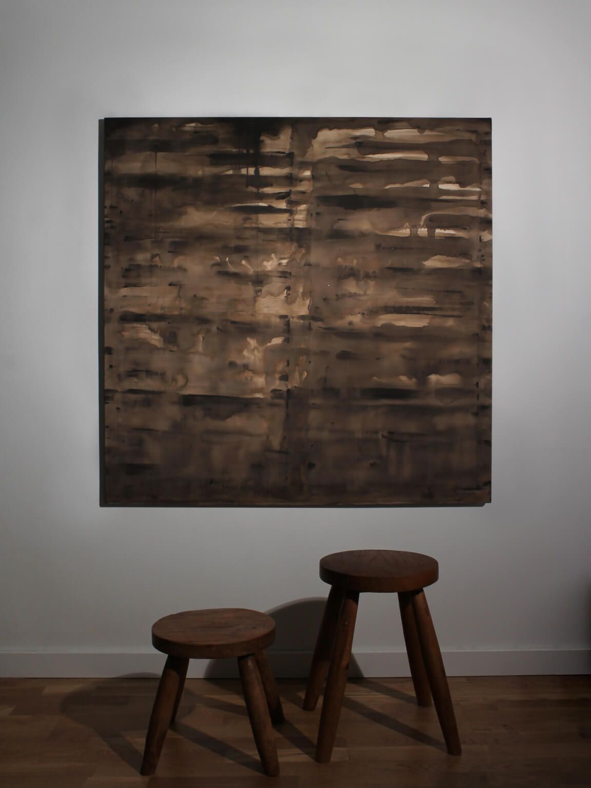 Horizontale organische lijnen in bruin, Karina Savonenko, 100x100cm, Letland, 2026 photo furniture