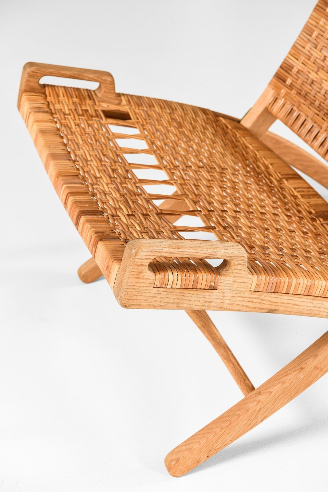 Folding Easy Chair In Cane And Oak By Hans Wegner, 1949 photo vintage