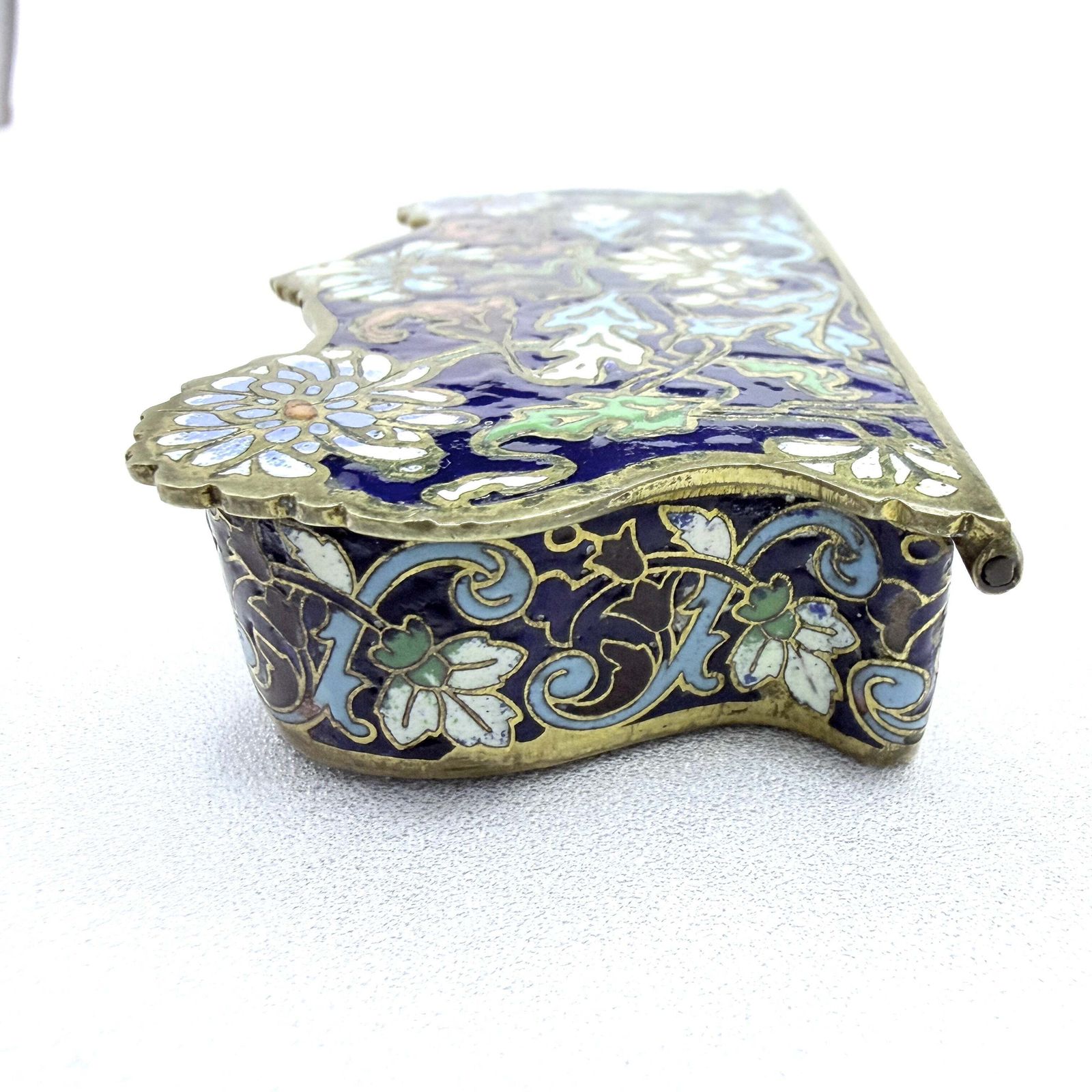 Frankrijk, ca. 1890s. Antiek art nouveau champlevé email sieradendoosje. photo 243.0