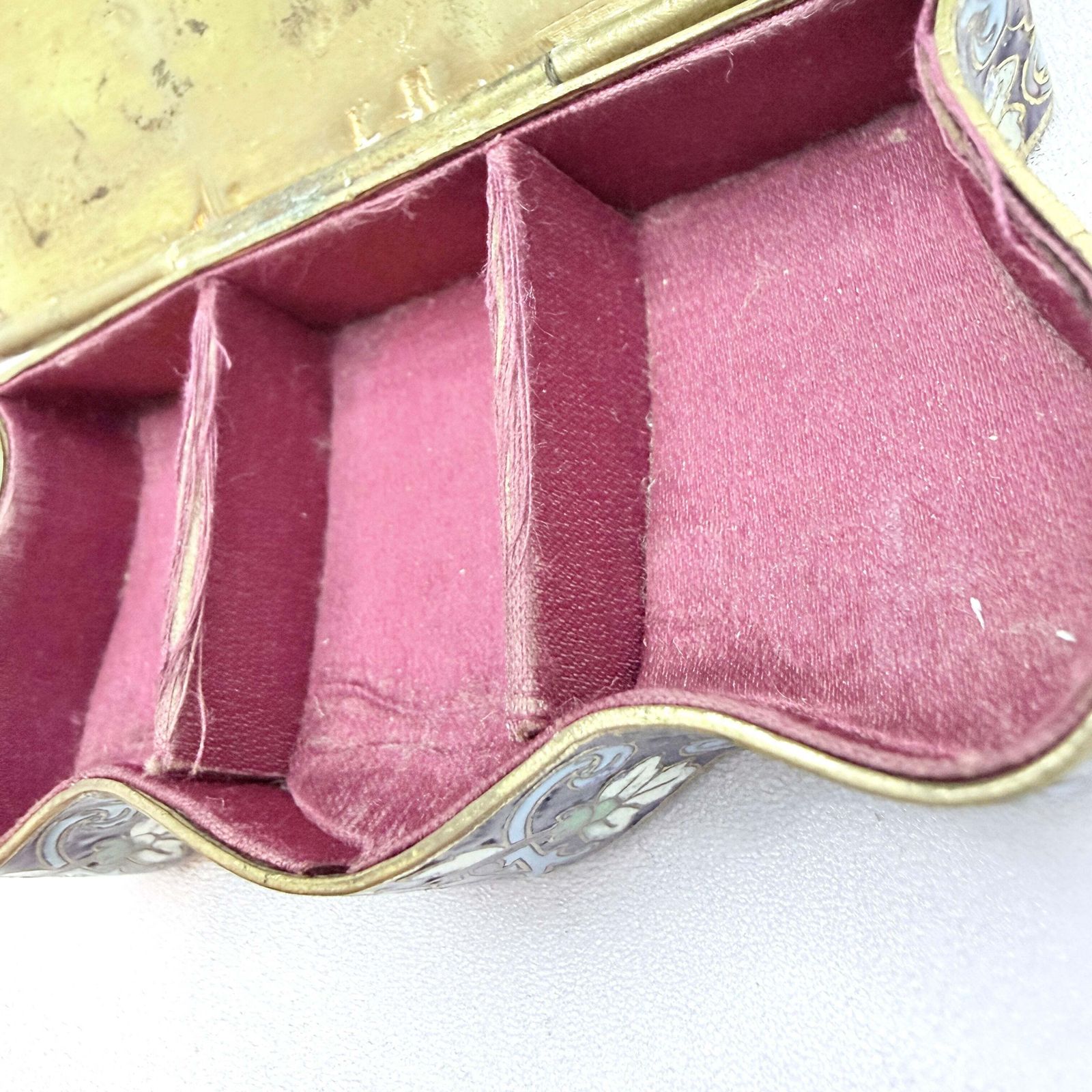 Woonaccessoires Frankrijk, ca. 1890s. Antiek art nouveau champlevé email sieradendoosje. photo