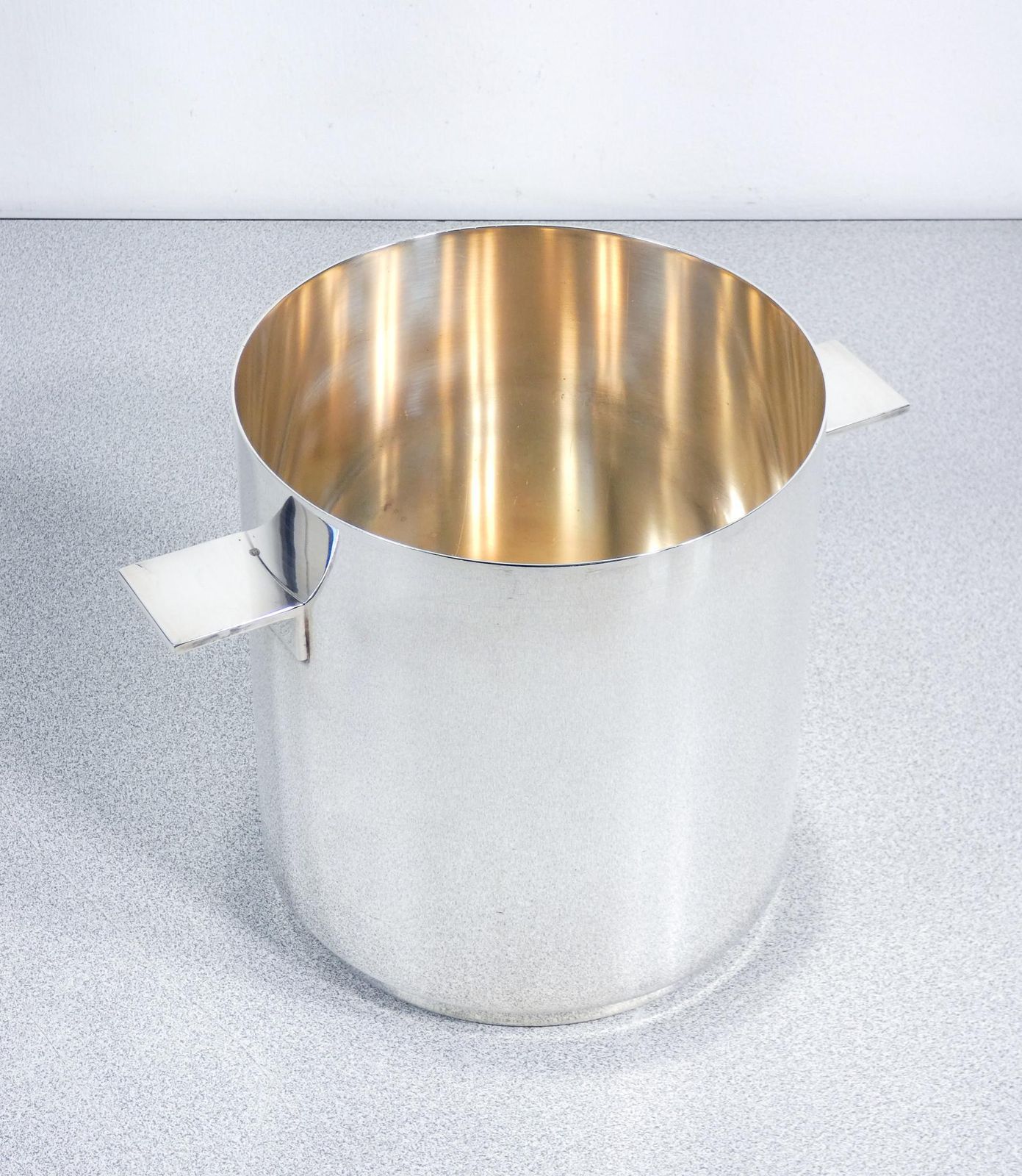 photo furniture Pair Of Ice Buckets Design Lino Sabattini For Christofle