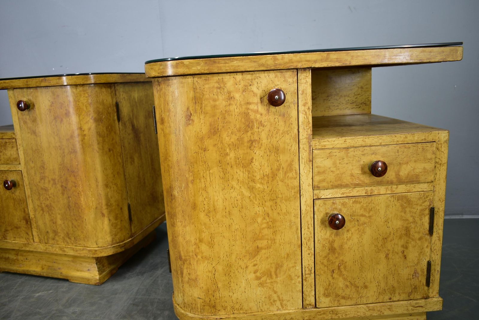 Paire de tables de chevet Art déco, Tchécoslovaquie, 1937 photo furniture