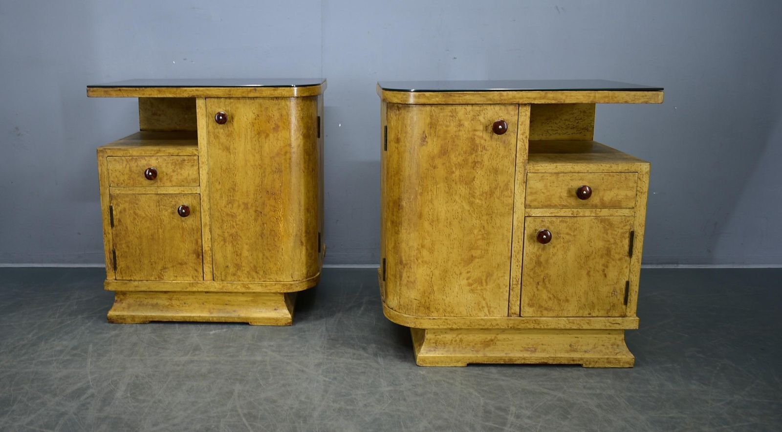 Paire de tables de chevet Art déco, Tchécoslovaquie, 1937 photo buy