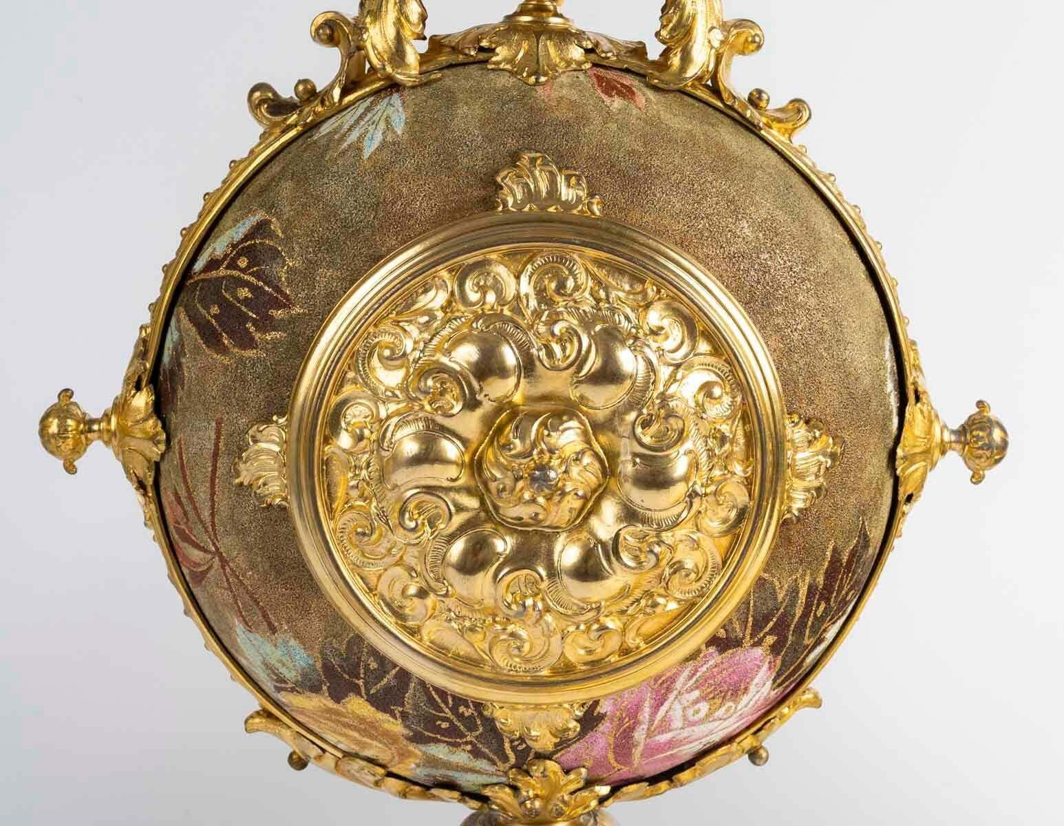 photo vinterior 19th Century Fireplace Set In Porcelain And Gilded Pewter, Napoleon III Period.