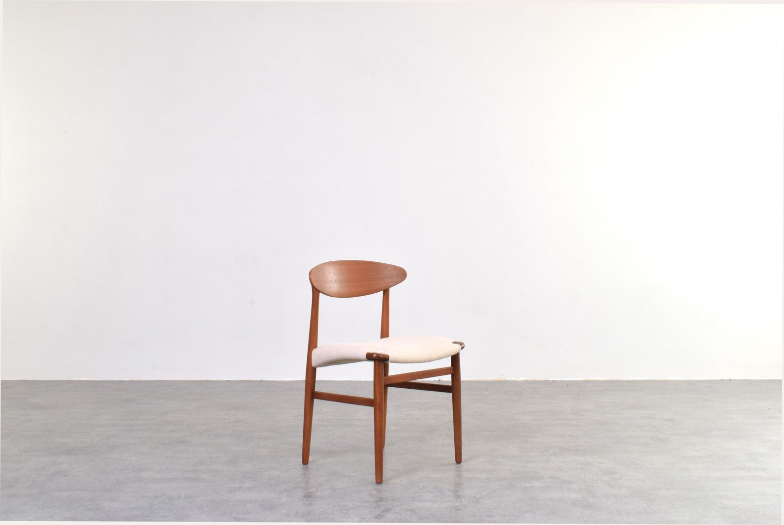 Mid Century Danish Teak Dining Chairs By Ejner Larsen & Aksel Bender Madsen, 1960s, Set Of 4. photo for sale
